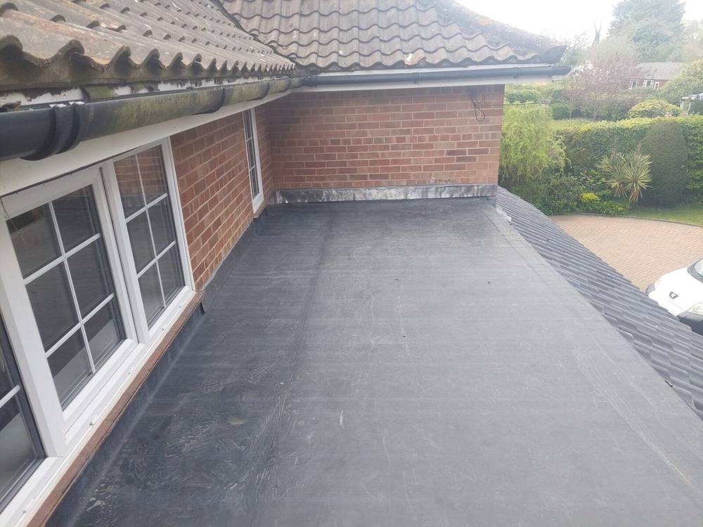 EPDM rubber flat roof installation
